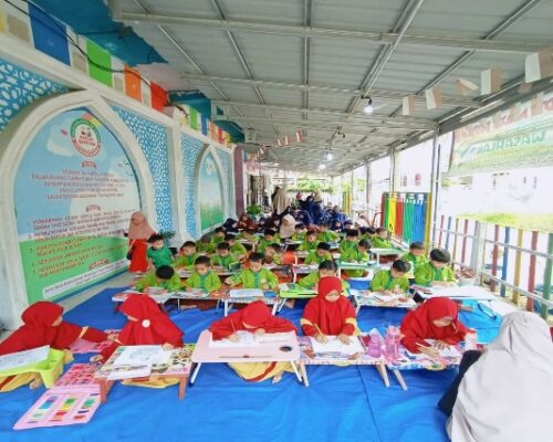 KEGIATAN LOMBA MEWARNAI KEGIATAN LOMBA MEWARNAI