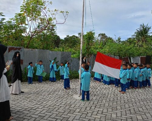 KEGIATAN UPACARA BENDERA KEGIATAN UPACARA BENDERA